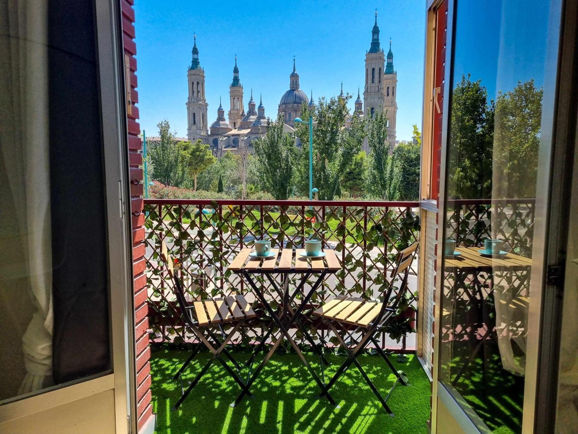 Front Views To El Pilar Comotucasa Zaragoza Exterior photo