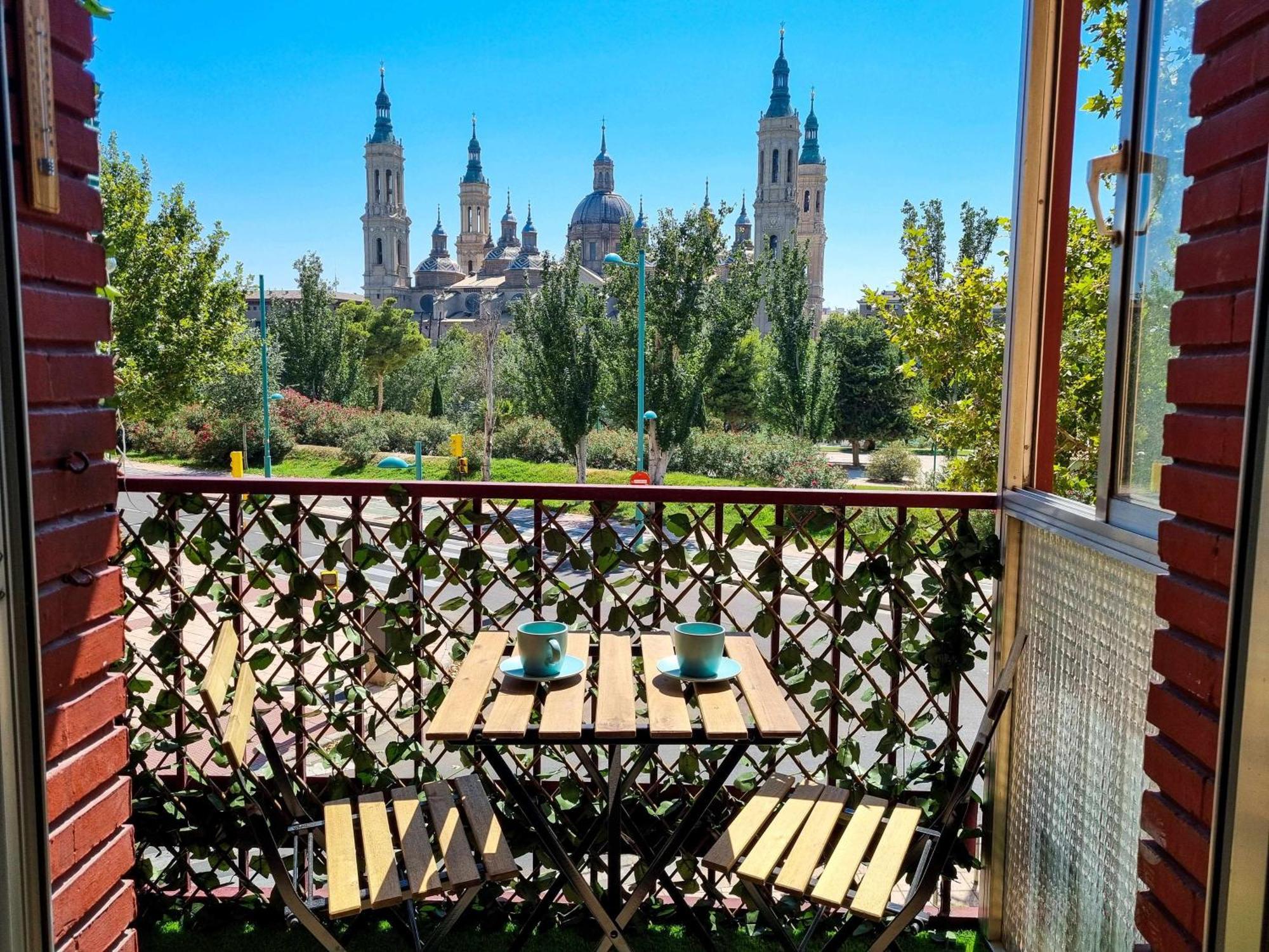 Front Views To El Pilar Comotucasa Zaragoza Exterior photo